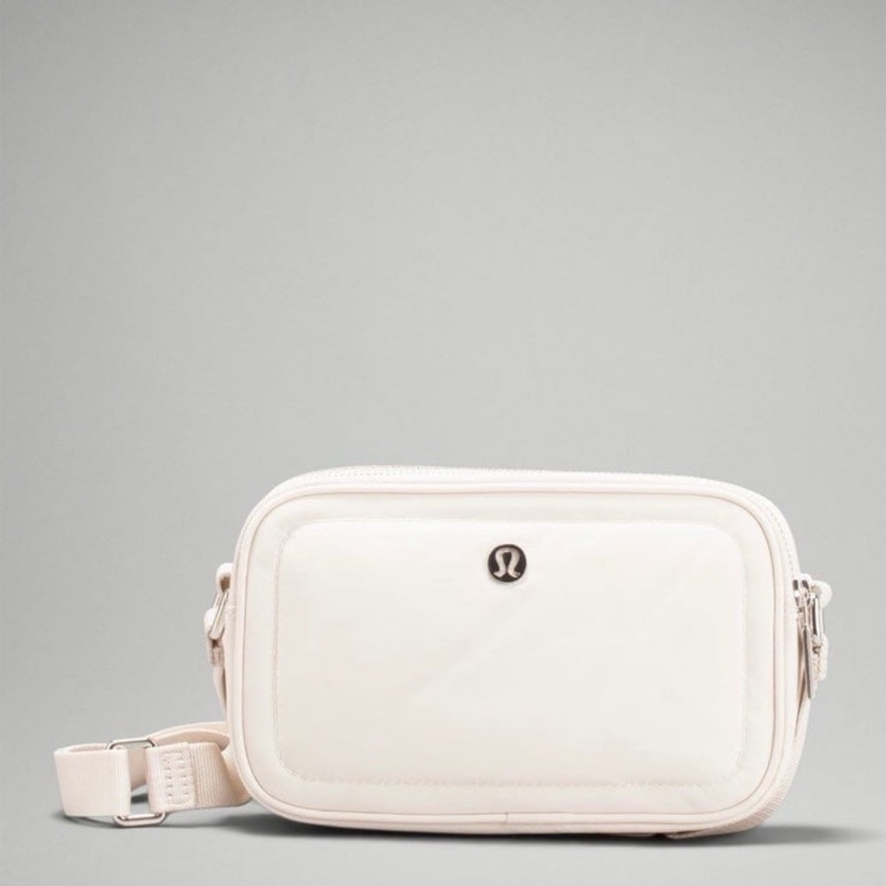❗️SOLD ❗️Lululemon Crossbody Camera Bag 2L in White Opal